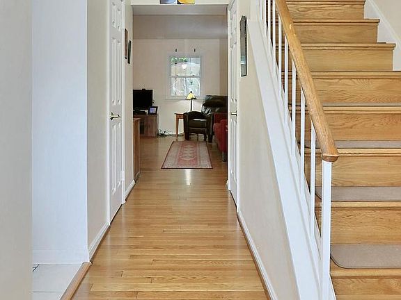 5th image of 9271 Sprucewood Rd
