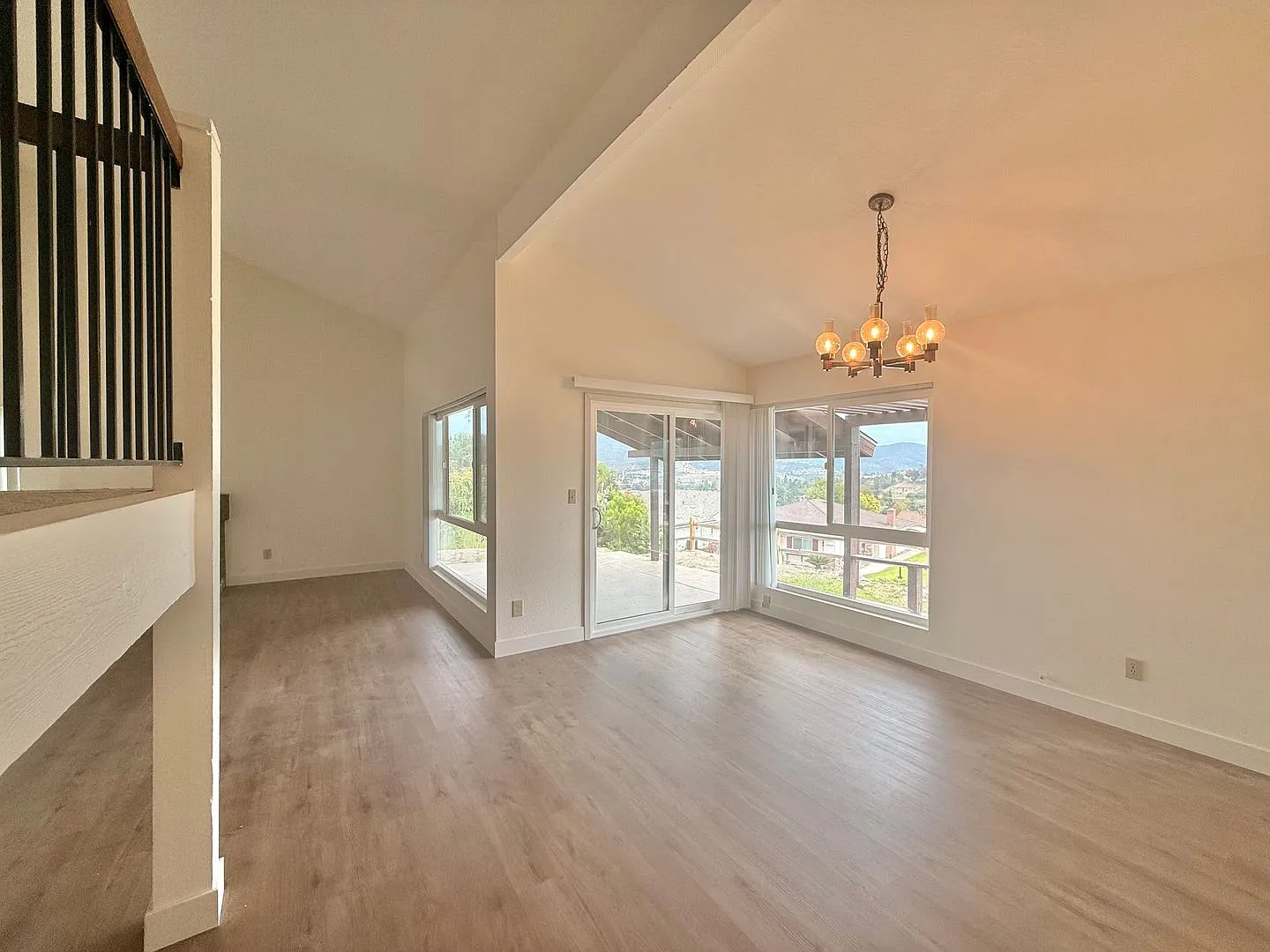 Large Home on Cul-de-Sac! — Photo 4