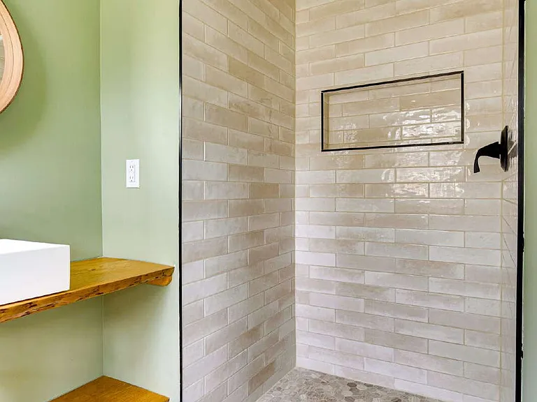 2437 Tilghman Cir — Photo 33
