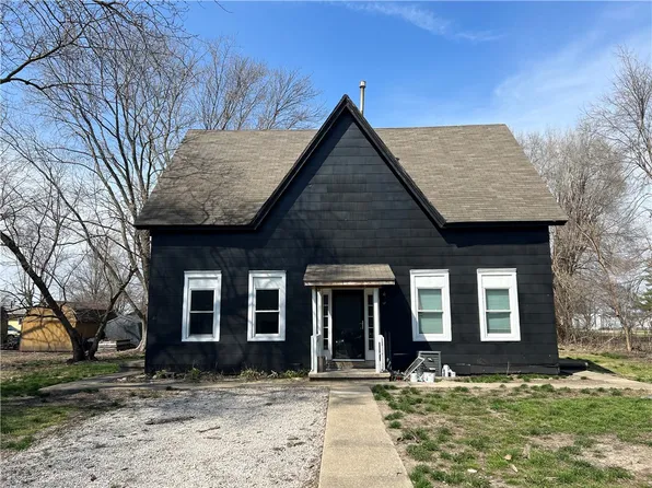 208 Poplar St, Ashmore, IL 61912