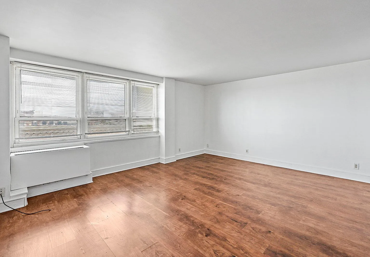 2 bed, 1.0 bath, $1,100 — Photo 2