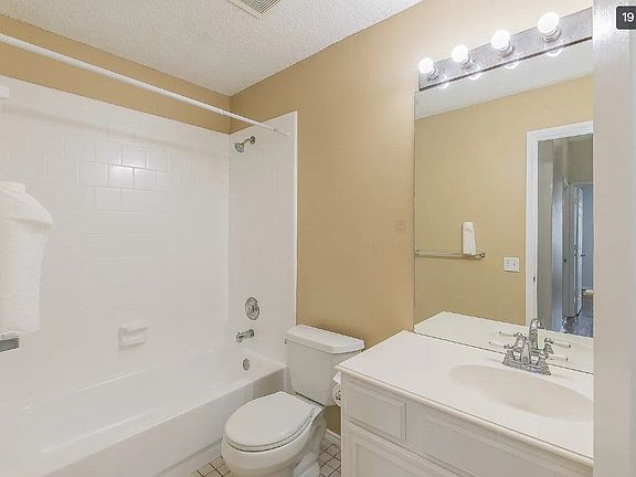 3rd image of 210 Madisson Dr