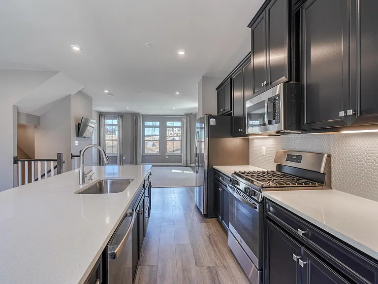 6100 Northwest Dr #1 — Photo 28