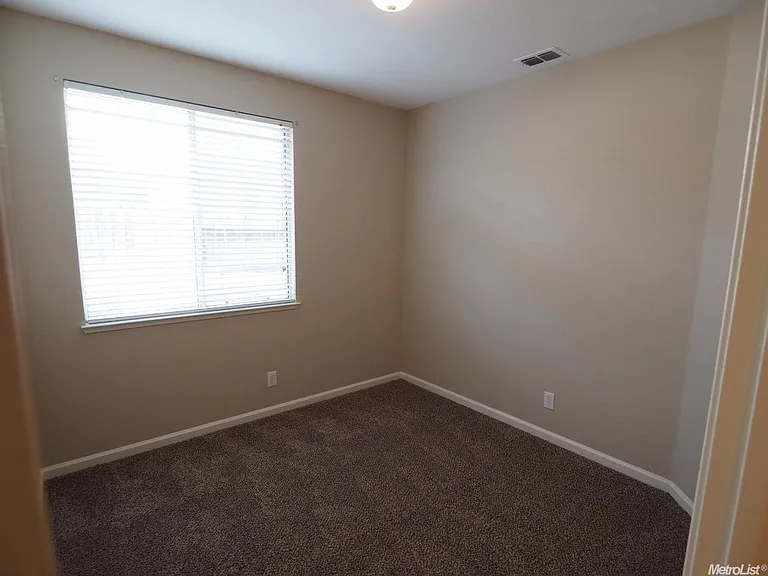 2258 Clapton Way — Photo 15