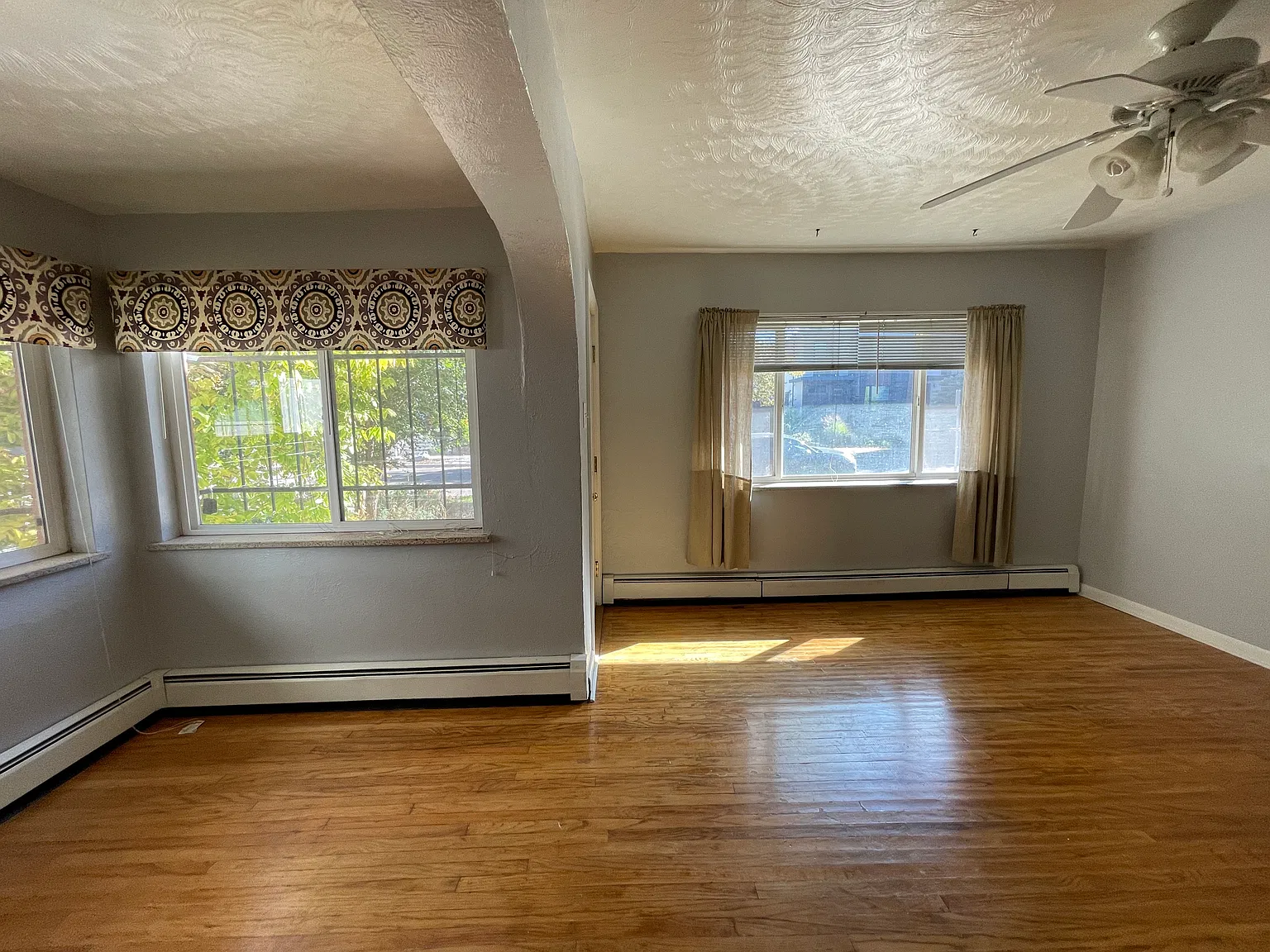 1 bed, 900 sqft, $1,899 — Photo 2