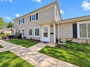 1344 Cove Dr, Prospect Heights, IL 60070