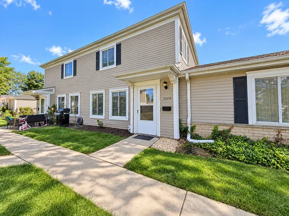 1344 Cove Dr, Prospect Heights, IL 60070
