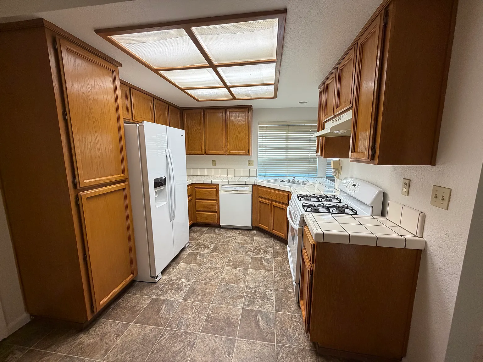 3 bed, 1286 sqft, $2,300 — Photo 3