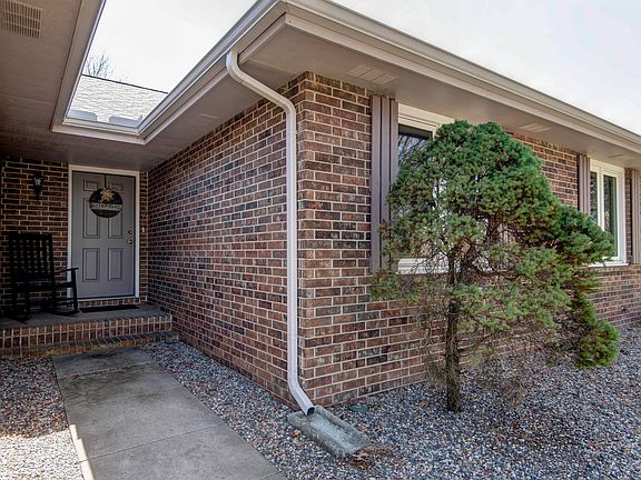 2nd image of 1326 W Lindberg Street