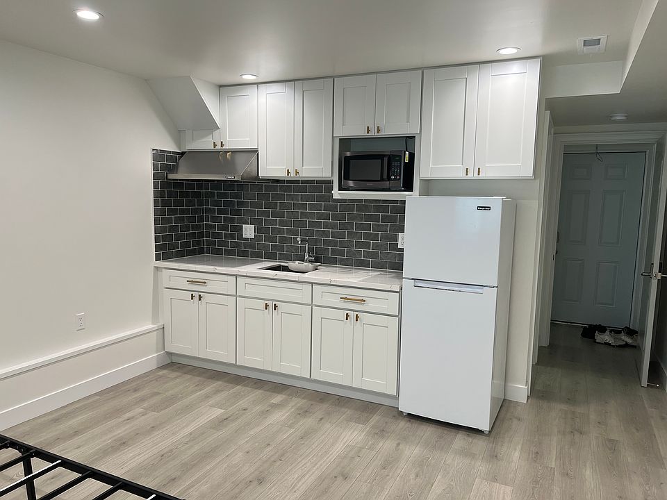 2nd image of 985 Capitol Ave
