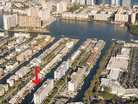 3rd image of 3545 NE 166th St APT 807