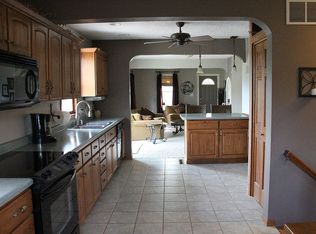 316 N 3rd St, Hills, IA 52235