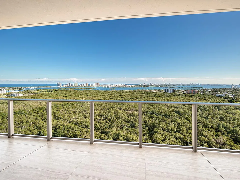 2411 Laguna Cir #2404