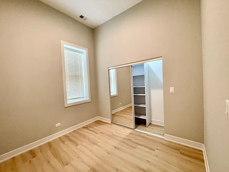 2158 W 18th St #4 — Photo 4