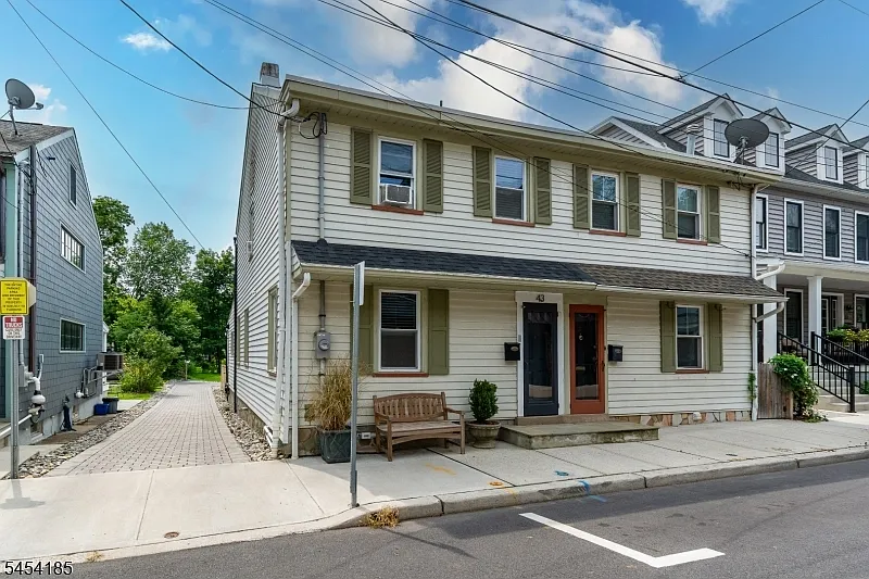 43 Ferry St
