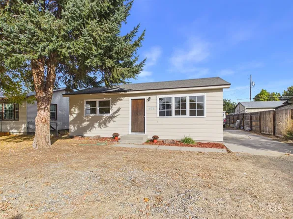 636 E 4th St, Emmett, ID 83617
