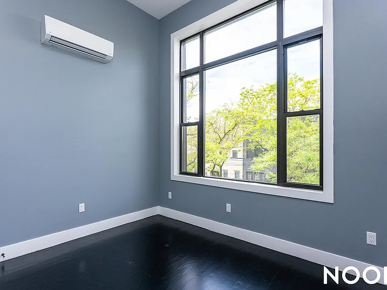 2028 Grove St #2L — Photo 4