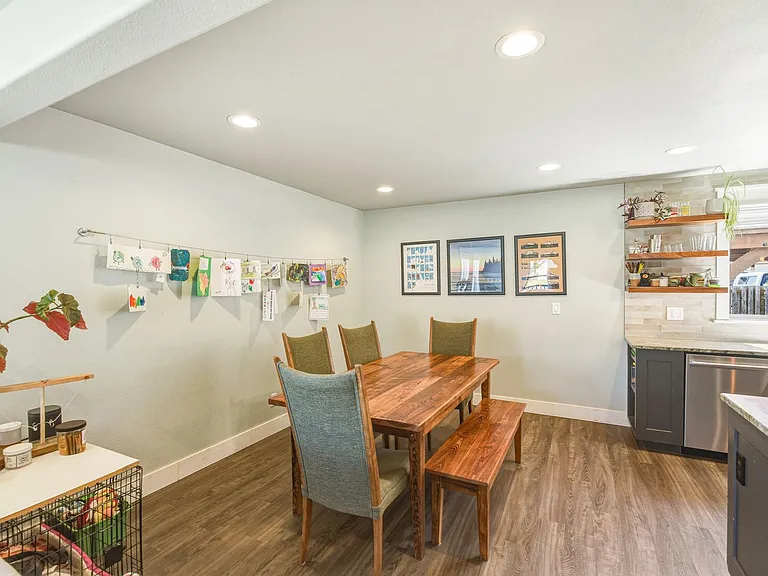 317 Meadow Dr — Photo 4
