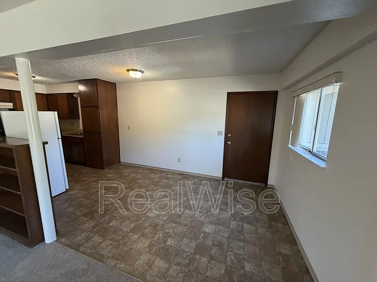 507 NE D St #8 — Photo 9