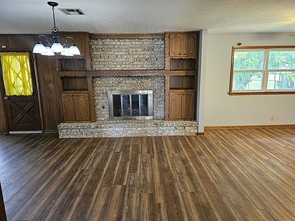 2nd image of 2912 W Walnut Ave