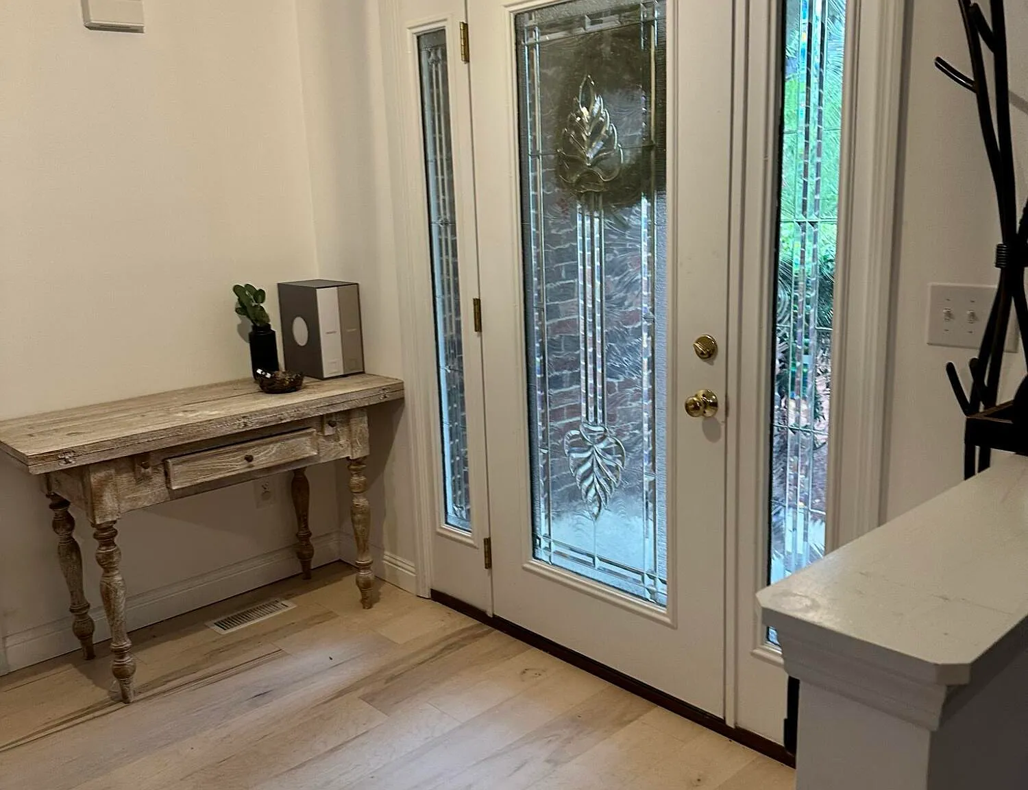 4 bed, 2.0 bath, 2410 sqft, $2,500 — Photo 4