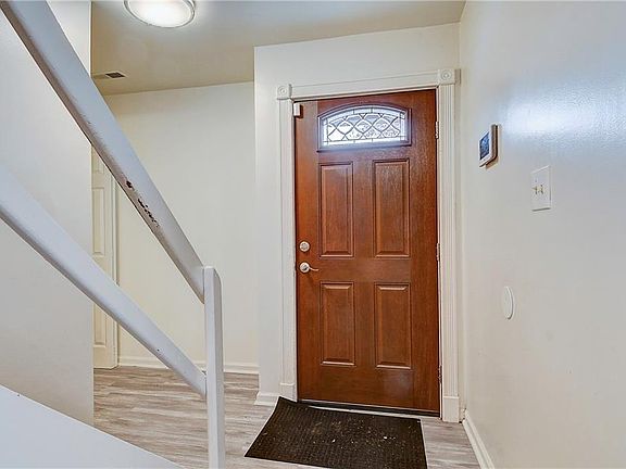 3rd image of 2 Glouchester Cir