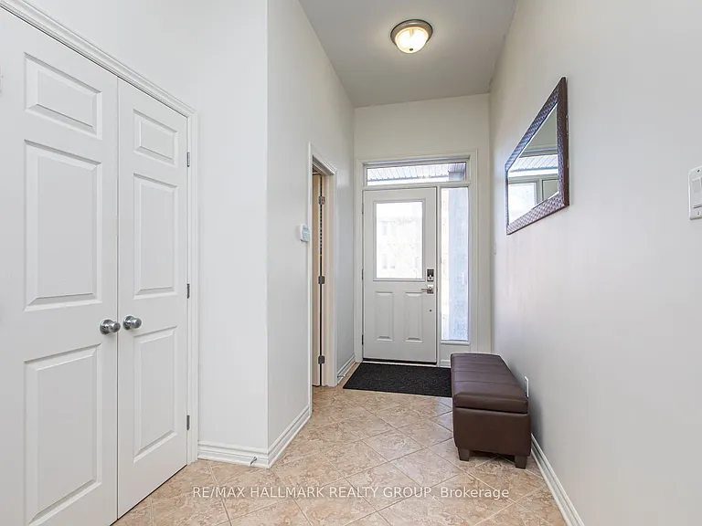534 Rochefort Cir — Photo 3