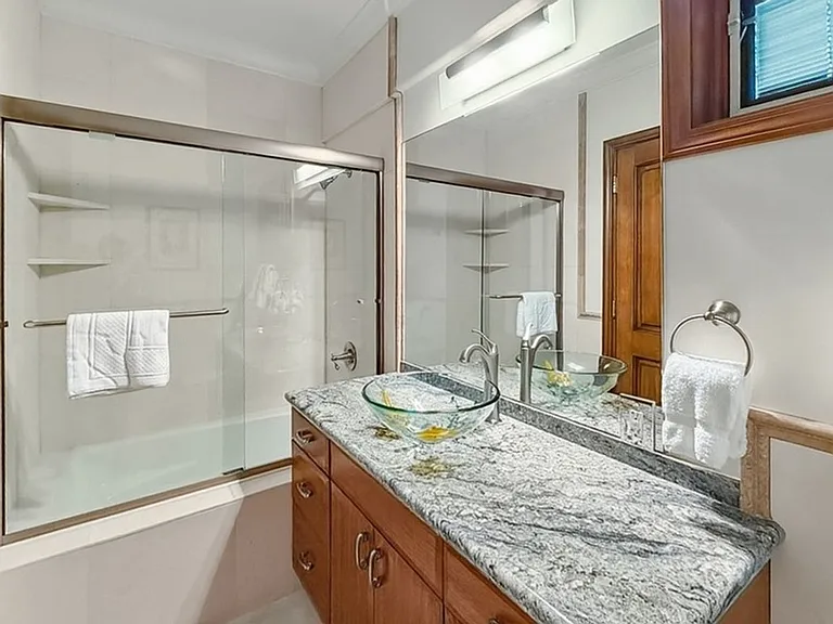 221 Portlock Rd — Photo 35