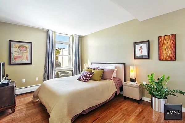 Sold by Bond New York | media 5