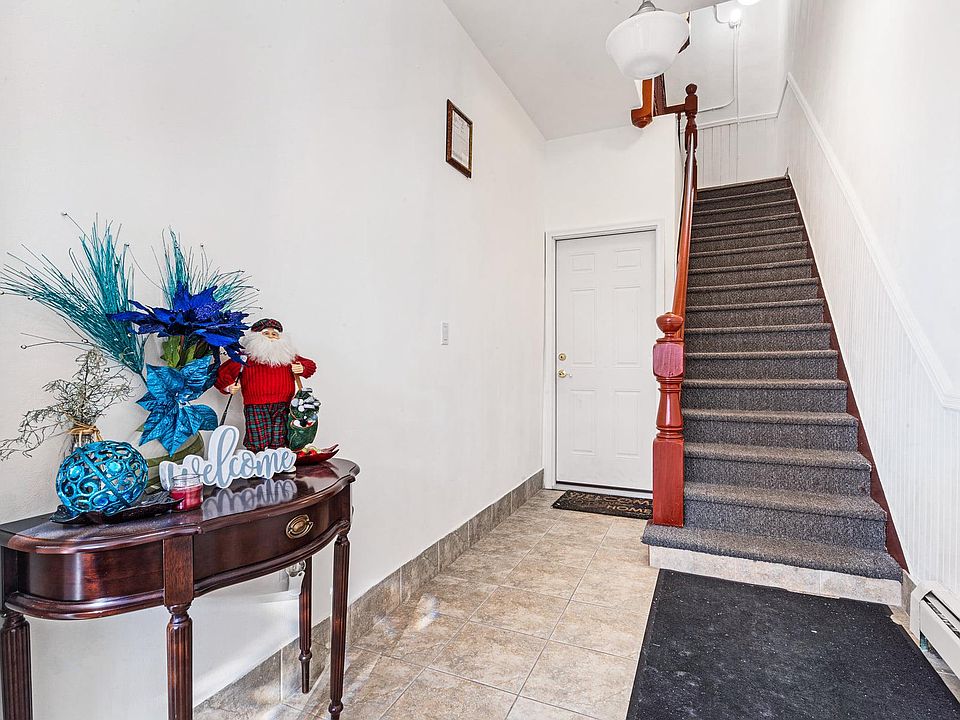 A beautiful bright entrance!
