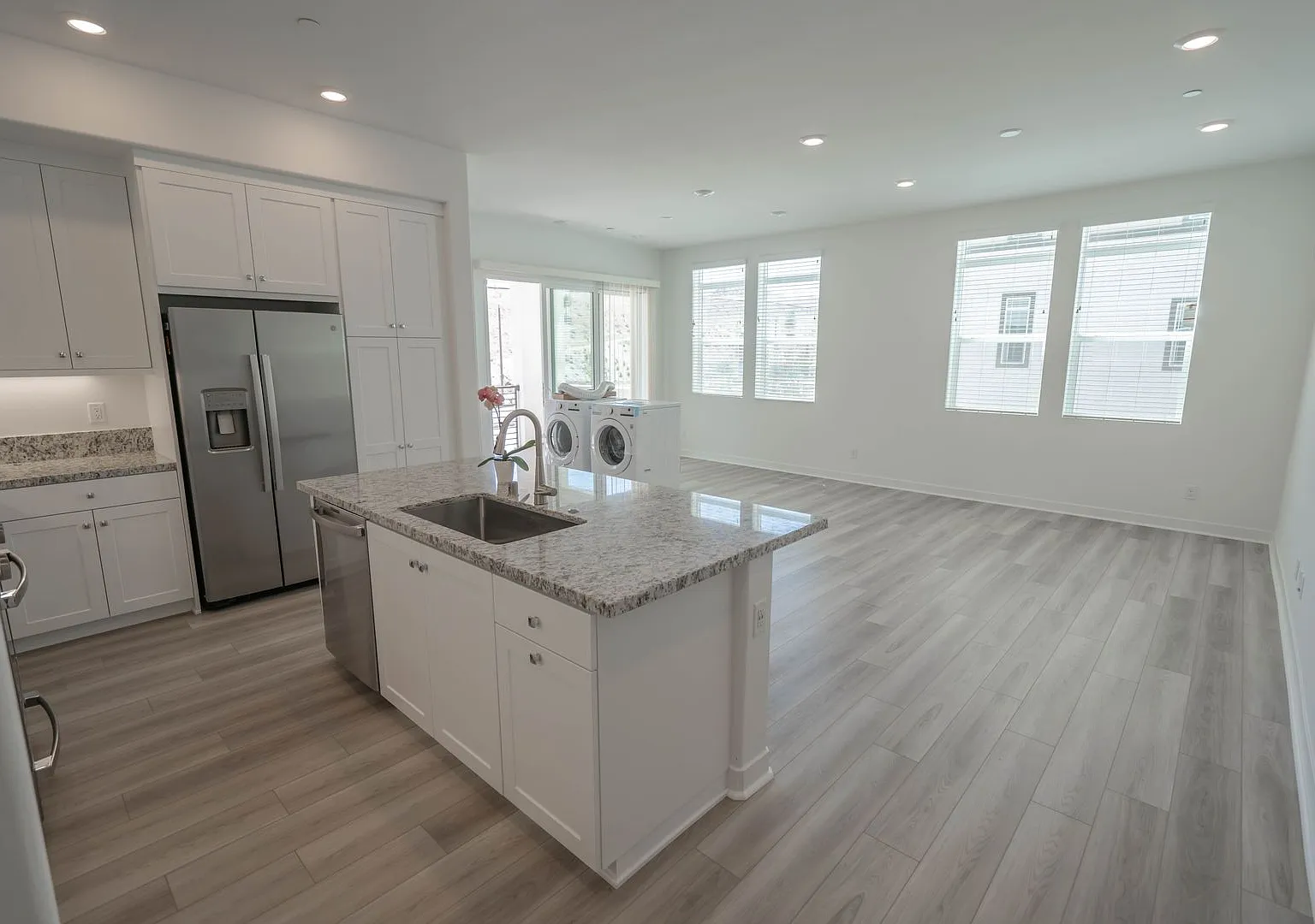 Five Points 2 Bedroom Condo for Rent in Valencia! — Photo 3