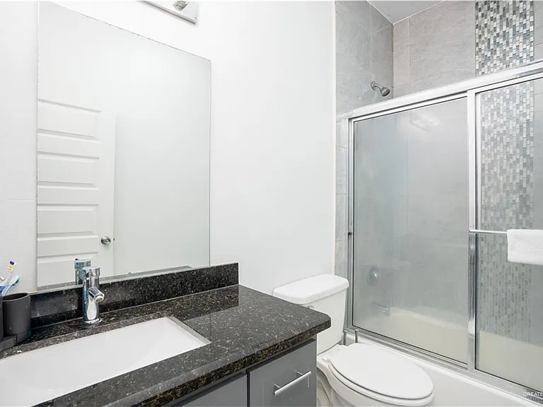 422 W Chavez St #2 — Photo 9