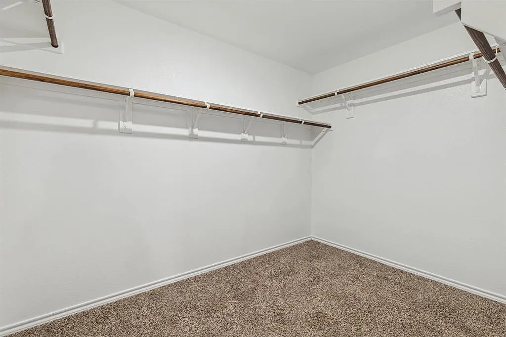 Building Photo - 3937 Aintree Ave