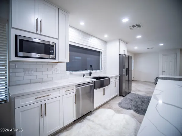 1034 E TOPEKA Drive, Phoenix, AZ 85024