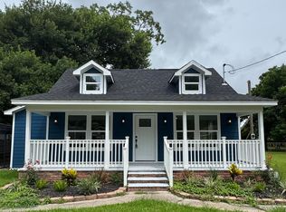 6371 Terrell St, Groves, TX 77619