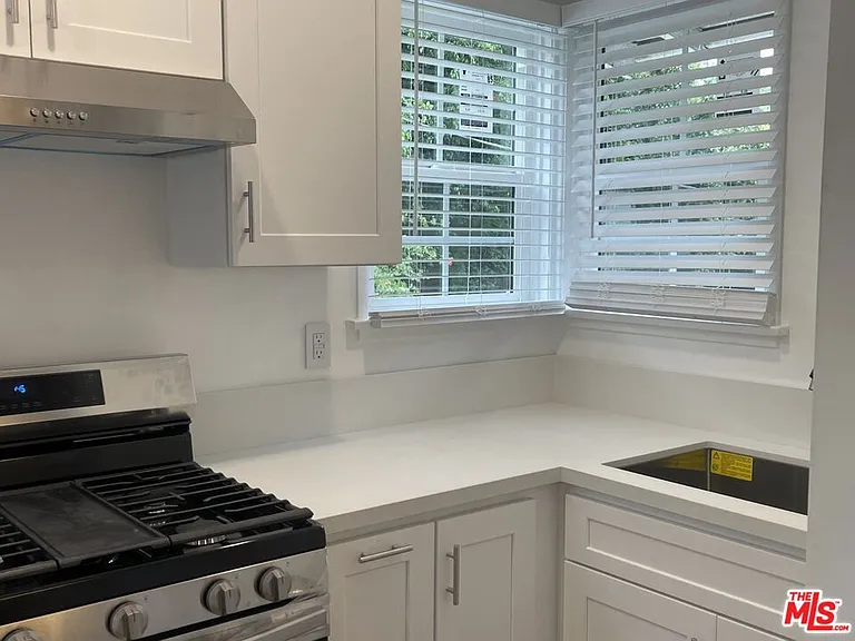 305 S Norton Ave #307-1/2 — Photo 6