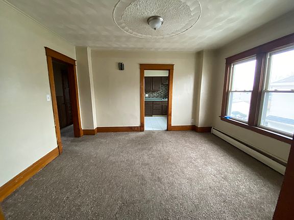 4th image of 2455 La Salle Ave #2