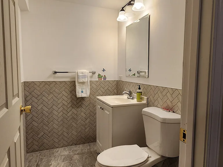 1807 Monroe Ct — Photo 19