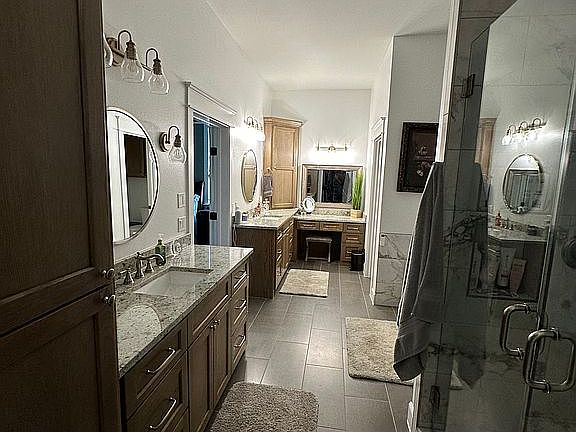 Heated bathroom floor