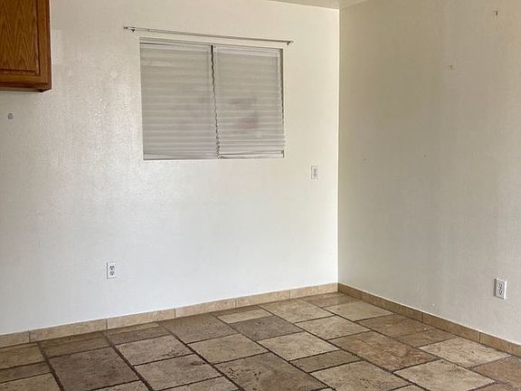 5th image of 2427 W Turney Ave #2