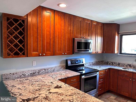 5th image of 1366 Hazel Nut Ct
