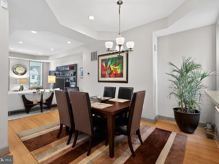 928 Ingraham St NW — Photo 10