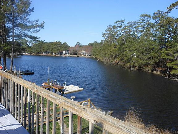 2nd image of 933 Lake View Dr