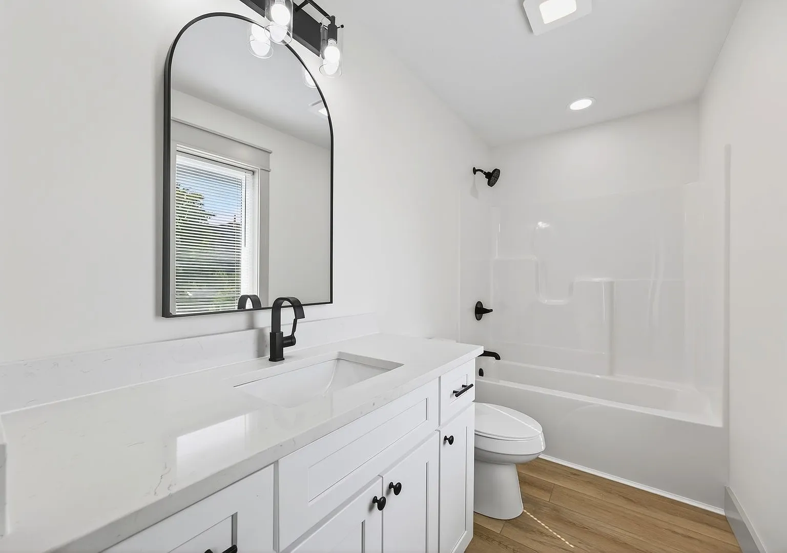 203 East 10th Street — Photo 3