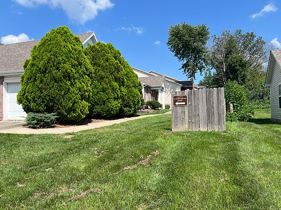 3rd image of 12 N Cedar Lake Dr E