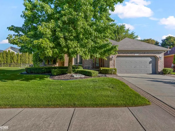 21225 Parkstone Dr, Macomb, MI 48044