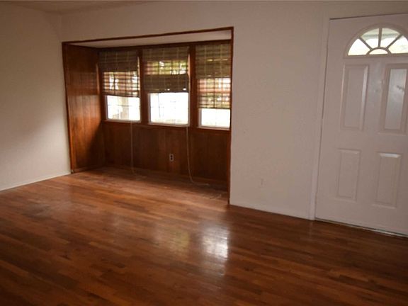 5th image of 130 Hawthorn St
