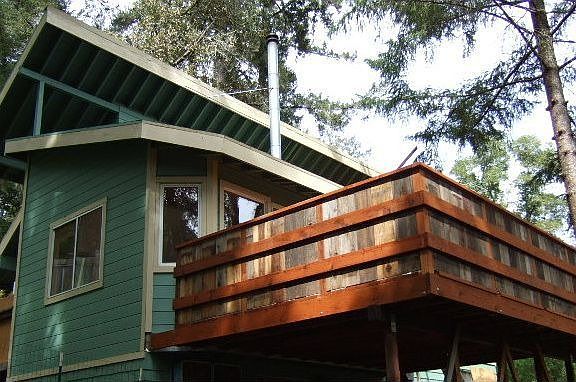 Great Outdoor Spaces / 3 New Decks
