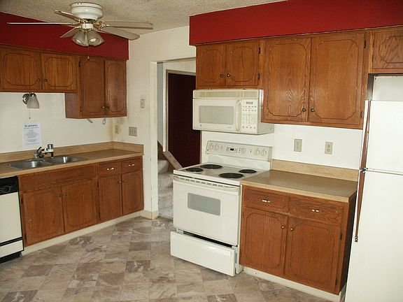 4th image of 1695 Hillsbury Dr