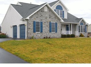 356 Rosecliff Dr, Douglassville, PA 19518